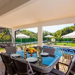 Delfin Villa *